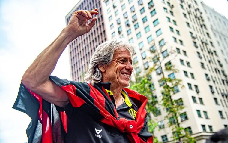 Jorge Jesus comemorando o Brasileirão de 2019/Foto: Marcelo Cortes